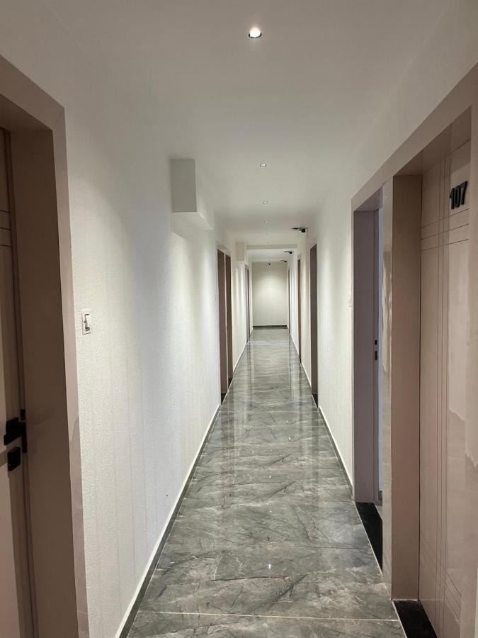 Hotel The Vital Surat Exterior foto
