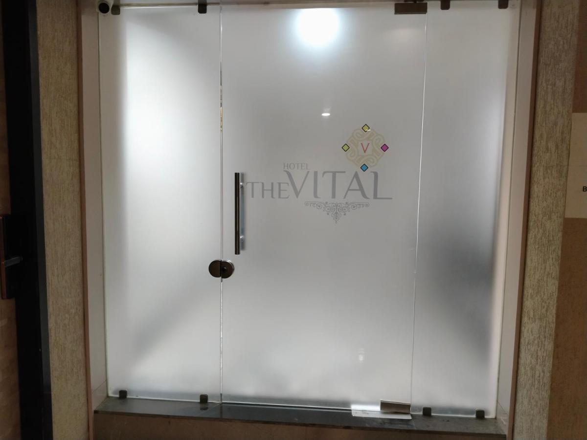 Hotel The Vital Surat Exterior foto